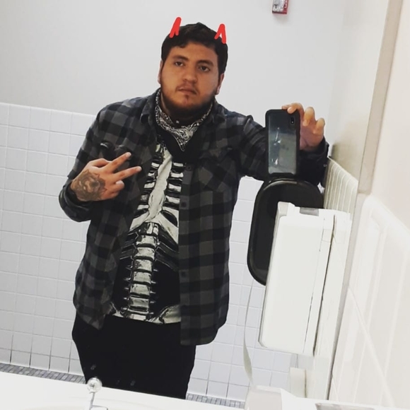 Meet your Posher, Alex - Picture 1 of 1